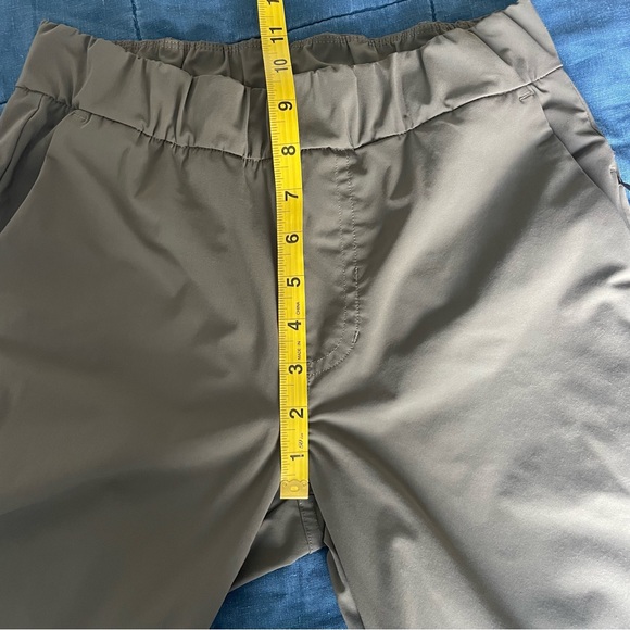 Vuori Miles Ankle Pant. Size S in Ash Color - Picture 4 of 10